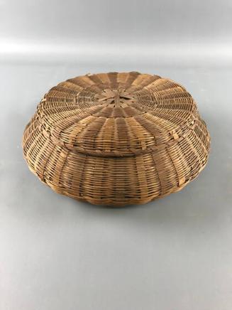 Lidded basket