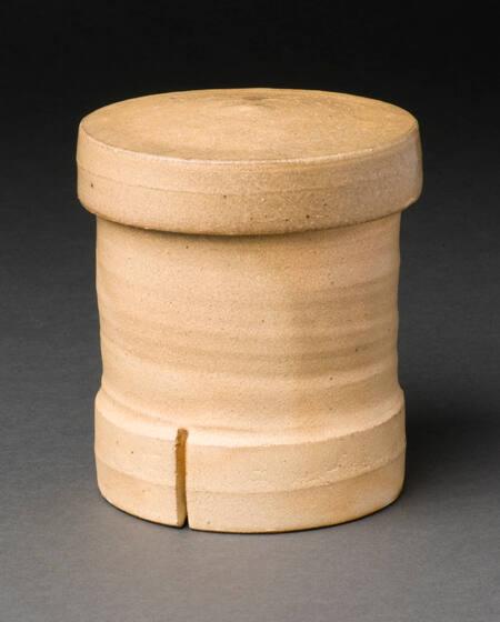 Lidded cylinder