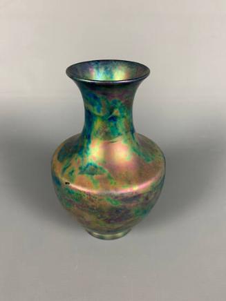 Vase with eosin glazing