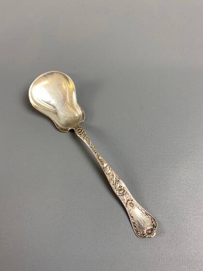 Sugar scoop, engraved "M"