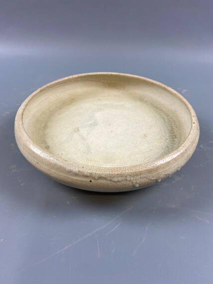 Dish with Three Legs
