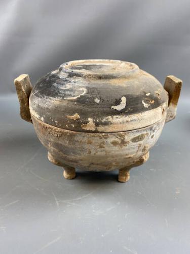 Pottery Ding with Cover