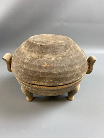 Pottery Ding with Cover