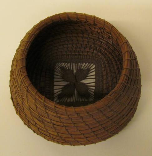 Pine needle basket with woven thread inset