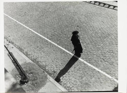 Alec Guiness as Father Brown, Paris