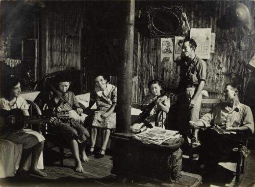 untitled (family of folksingers, Arkansas)