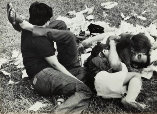New York (young people resting on the grass)