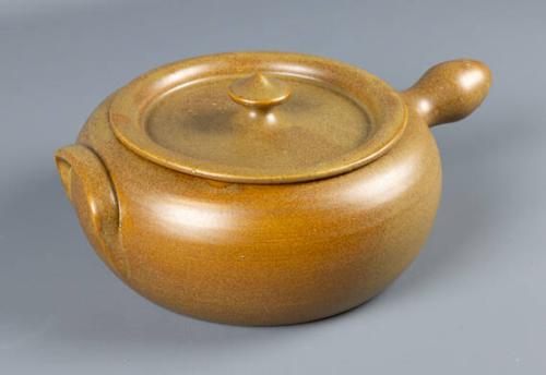 "Piggin" or casserole dish with lid