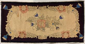 Hooked rug with rose motif