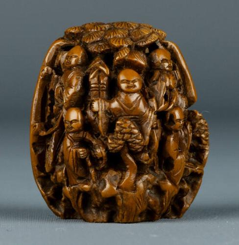 Chinese/Japanese all-over figural carved seed ojime