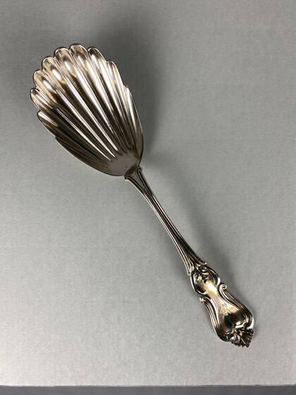 Berry spoon with Prince Albert pattern and shell bowl