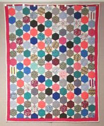 Quilt with hexagon pattern