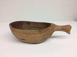 Basket scoop with handle