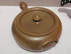 "Piggin" or casserole dish with lid